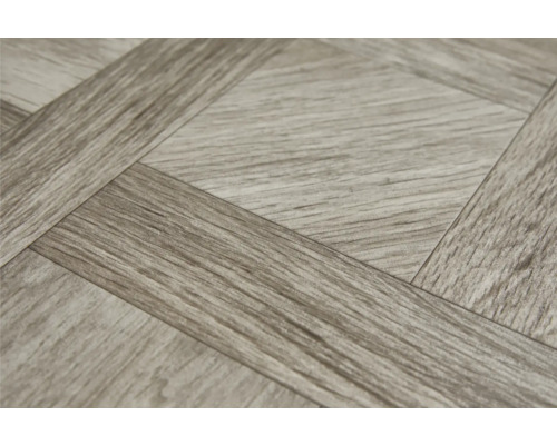 Detail vinylovej podlahy so vzhľadom dreva a štvorcovým vzorom