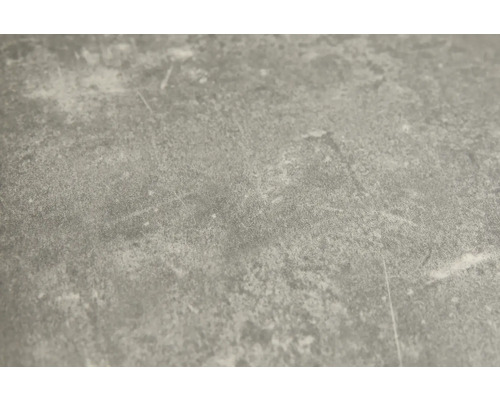 Detail šedej betónovej štruktúry