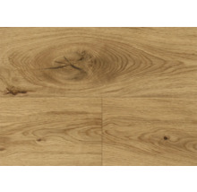 Detail laminátovej podlahy s drevenou textúrou