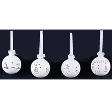 Štyri biele vianočné gule s rôznymi vianočnými výrezmi