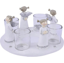 Sviečka s anjelskými figúrkami a pohármi