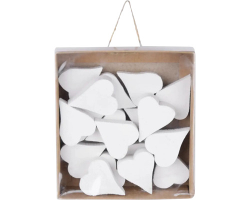 Dekoratívne drevené srdcia v úložnom boxe