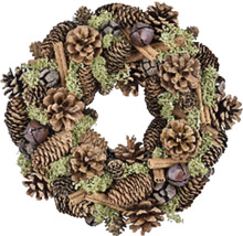 Dekoratívny veniec z borovicových šišiek, machu, škorice a zvončekov
