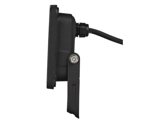 Bočný pohľad na LED reflektor s káblom