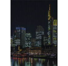 Panoráma Frankfurtu nad Mohanom v noci s budovami a riekou