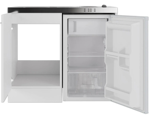 Minikuchyňa s chladničkou a otvorenou skrinkou