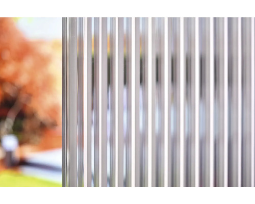 Detail zvislého lamelového plota z hliníka