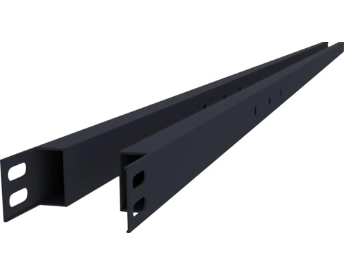 Dve montážne lišty profilu U s montážnymi otvormi pre montáž do racku.