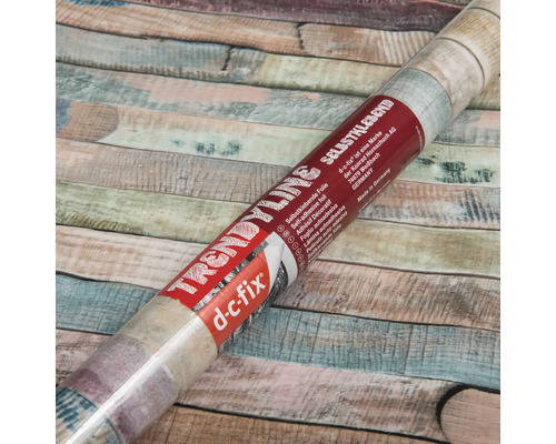 Rolka samolepiacej dekoratívnej fólie s dreveným vzhľadom