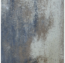 Betónová stena s nerovnomernou textúrou