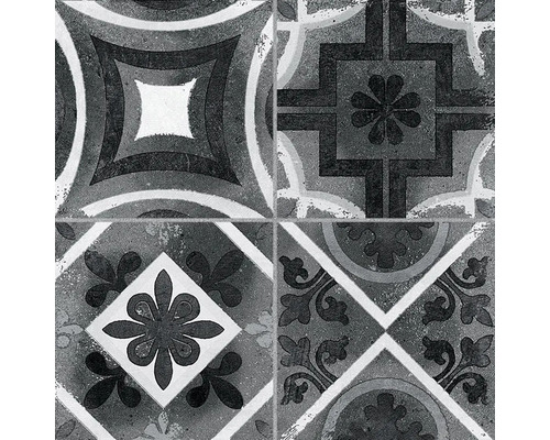 Vzorovaná dlaždica s ornamentmi