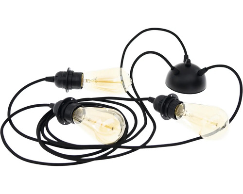 Stropné svietidlo s tromi žiarovkami a čiernym káblom