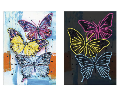 Svietiaci obrázok motýľa s tromi motýľmi