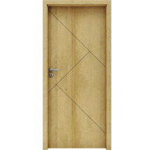 Drevené dvere s geometrickým vzorom a kľučkou