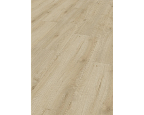 Položená laminátová podlaha s dreveným vzhľadom