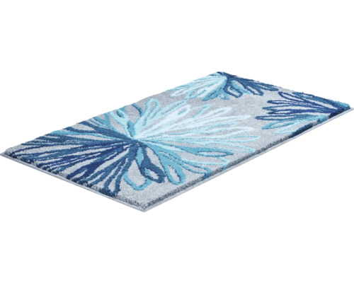 Sivý chlpatý koberec s kvetinovým vzorom