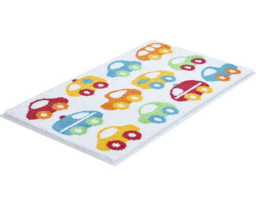 Biely koberec s farebnými motívmi áut