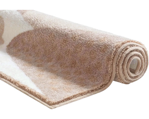 Zrolovaný koberec so vzorom