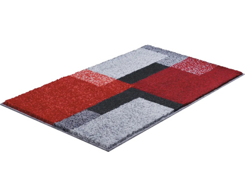 Rohožka s geometrickým vzorom v šedej, čiernej a červenej farbe