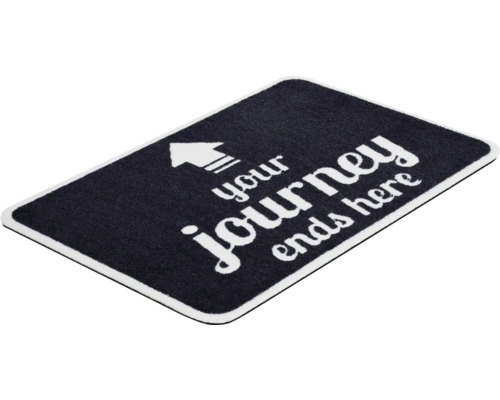 Rohožka so šípkou a textom ''your journey ends here''.