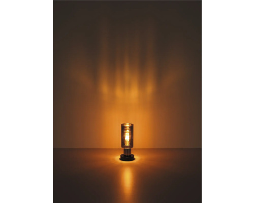 Dekoratívna stolná lampa zo skla a kovu pre vnútorné použitie