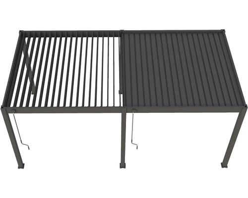 Pergola s lamelovou strechou, čiastočne otvorená