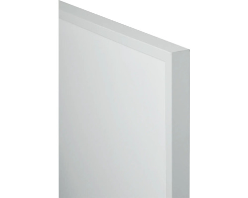 Detail bielych interiérových dverí