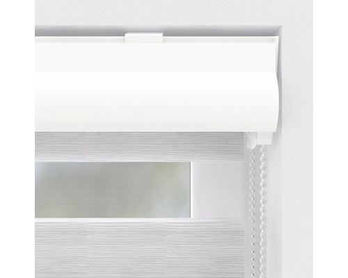 Detailný pohľad na duo roletu v okne