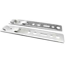 Dve kovové montážne dosky s otvormi na upevnenie