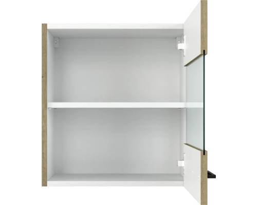 Otvorená zrkadlová skrinka s dvoma policami