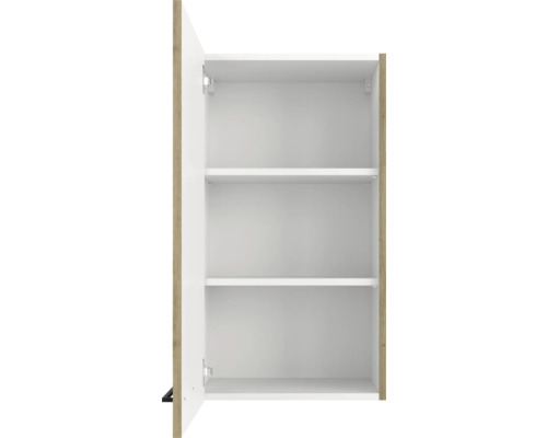 Otvorená závesná skrinka s tromi policami