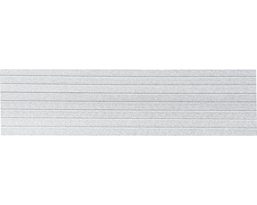 Panel s perom a drážkou