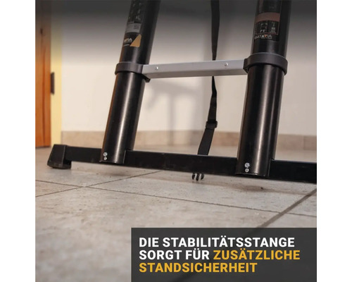 Detail teleskopického rebríka so stabilizačnou tyčou pre väčšiu bezpečnosť