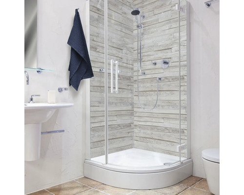 Rohová sprcha so sprchovou vaničkou, armatúrou a sprchovou hlavicou v kúpeľni