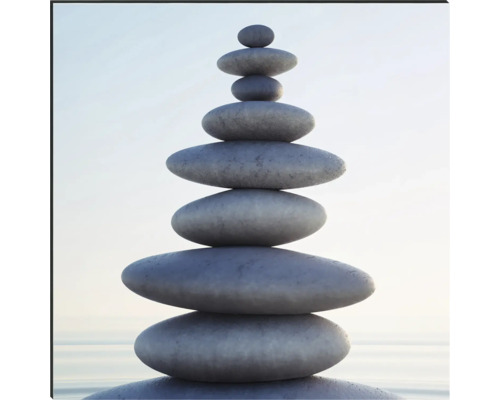 Hromada okrúhlych kameňov