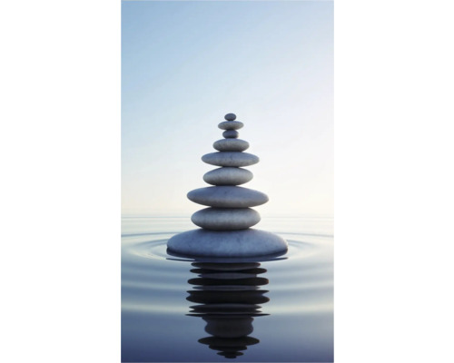 Kamenná veža vo vode