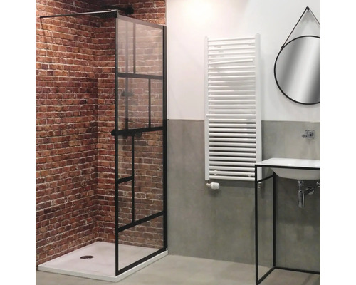 Kúpeľňa so sprchovacím kútom, radiátorom a umývadlom