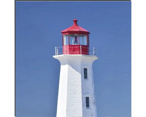 Detail majáku na pozadí modrej oblohy