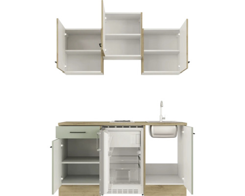 Kuchynská linka so závesnými skrinkami, drezom a chladničkou