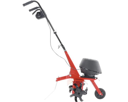 Záhradný kultivátor na úpravu pôdy v záhrade.