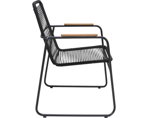 Čierne kreslo s drevenými podrúčkami