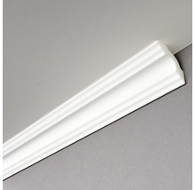 Biela ozdobná lišta na strope a stene