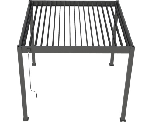 Grilovací krb s výškovo nastaviteľným grilovacím roštom