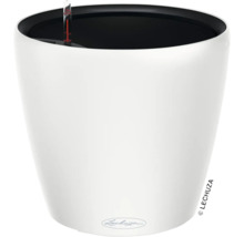 Biely kvetináč s ukazovateľom hladiny vody