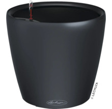 Čierny kvetináč s ukazovateľom hladiny vody