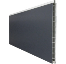 Tmavosivé plastové obklady fasády