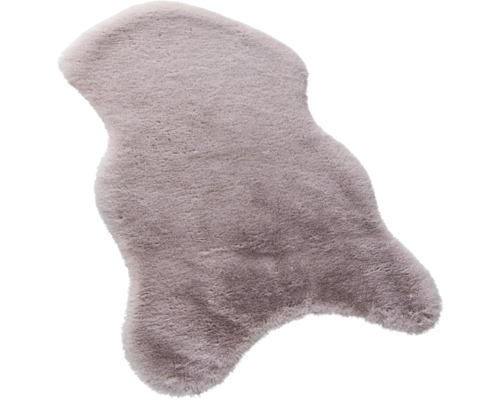 Koberec z umelej kožušiny nepravidelného tvaru