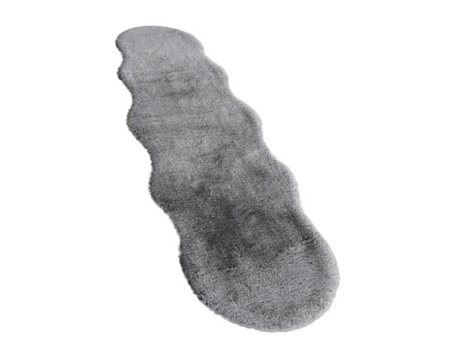 Sivý koberec v tvare ovčej kože