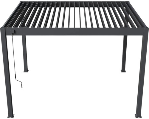 Voľne stojaca sivá pergola s lamelovou strechou a kľukou