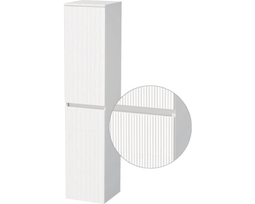 Vysoká kúpeľňová skriňa s ryhovanou prednou stranou